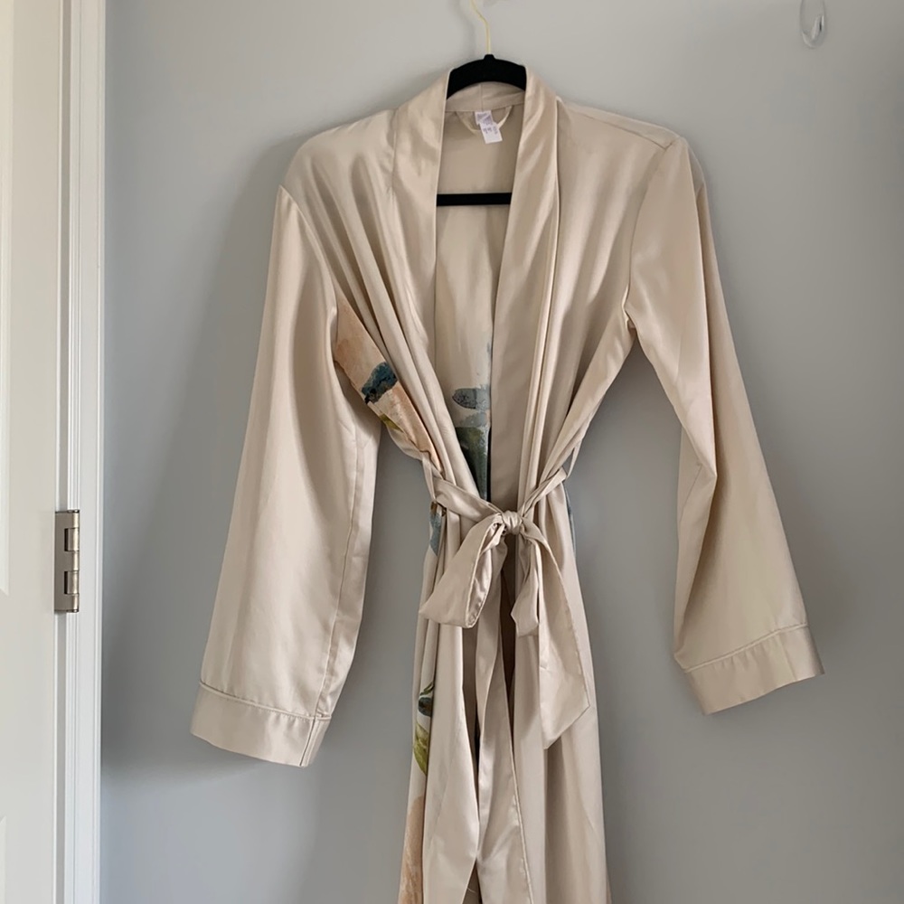 Stars and Above long satin kimono with floral print, size XS/S